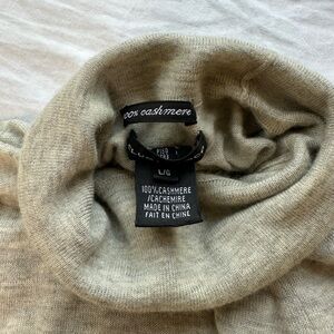 Club Monaco Cashmere Sweater in Size L